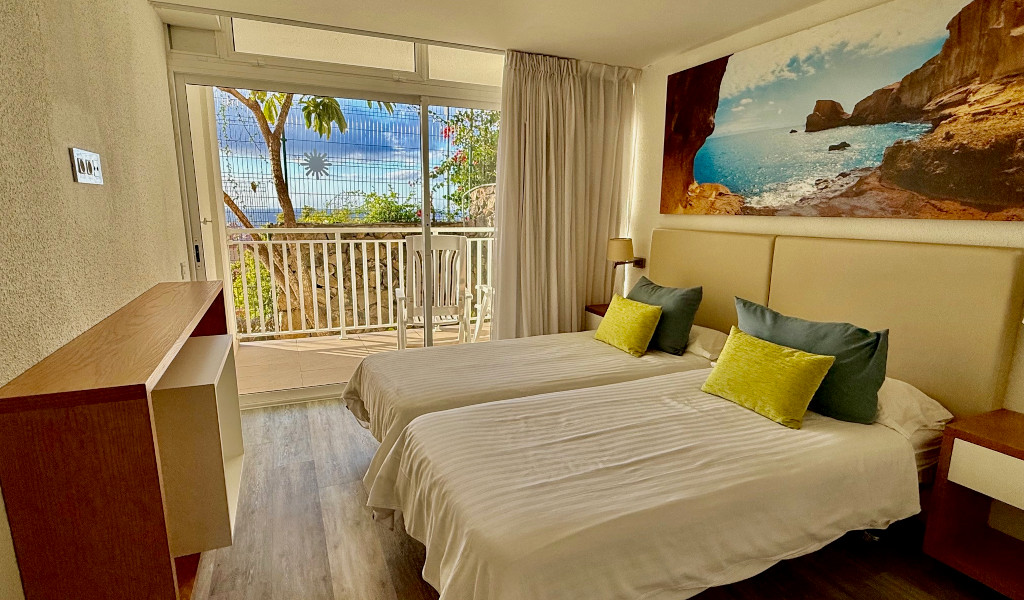 Chambre avec lits jumeaux, vue sur mer et terrasse, Los Cristianos Tenerife.