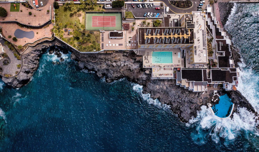 Complexe hôtelier en bord de mer à Puerto de la Cruz, Tenerife.
