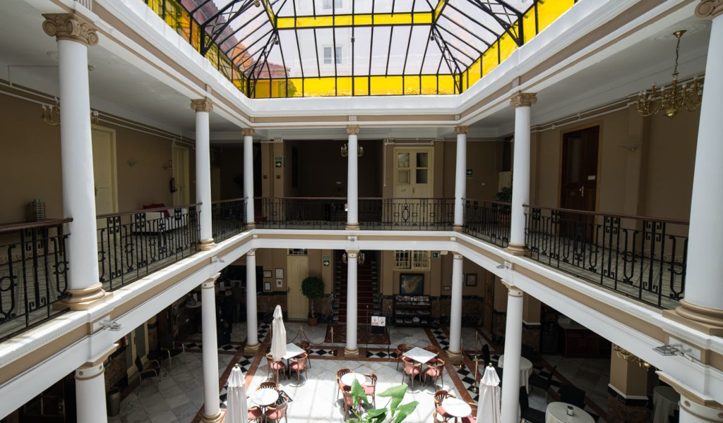 Galerie intérieure d'un bâtiment avec verrière à Tenerife.