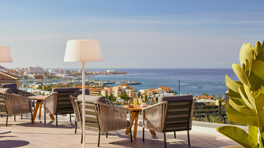 Terrasse avec vue sur l'océan à Costa Adeje, Tenerife.