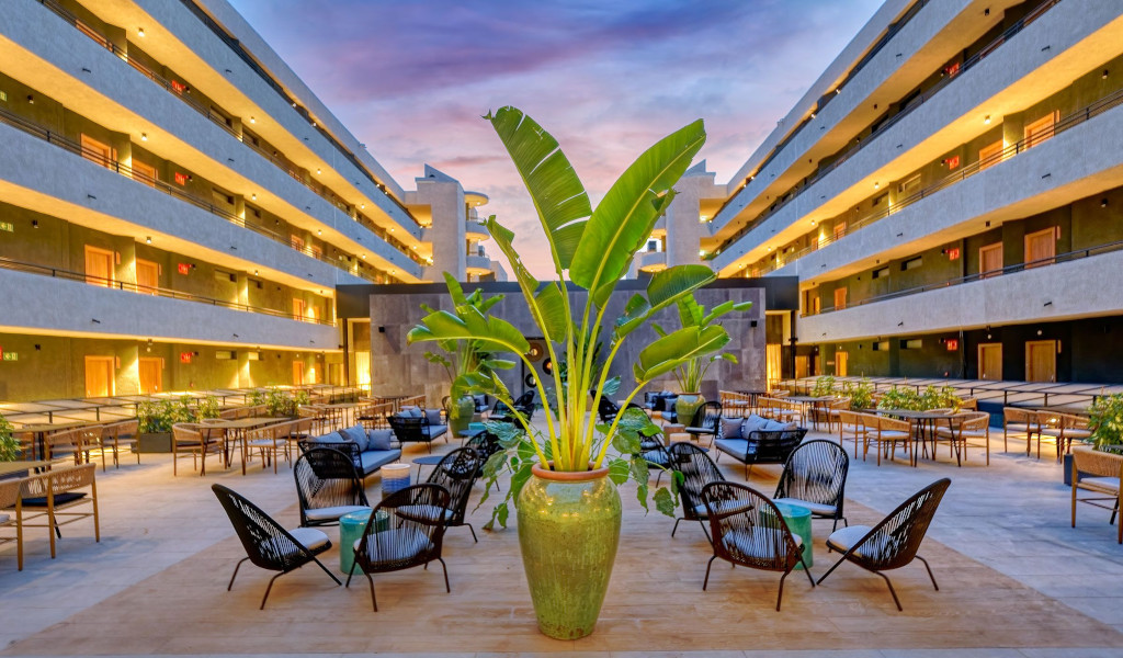 Cour central avec terrasse et plantes à Santa Cruz de Tenerife.