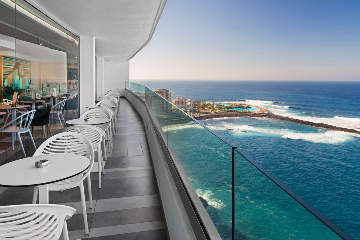 Terrasse avec vue sur la mer à Puerto de la Cruz, Tenerife.