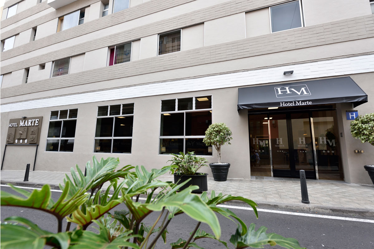 Façade de l'Hôtel Marte avec entrée principale à Puerto de la Cruz, Tenerife.
