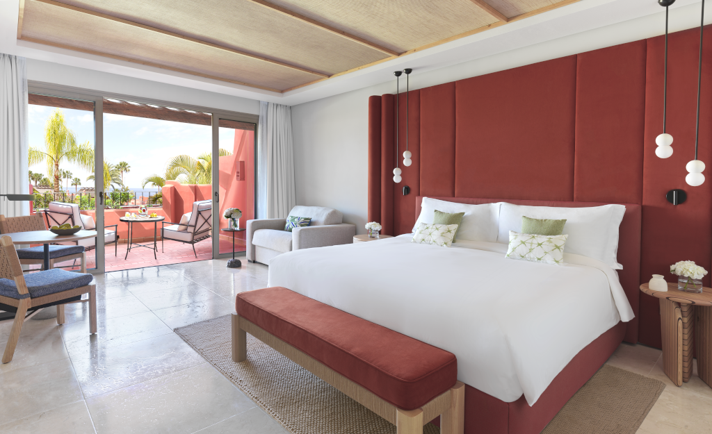 Chambre d'hôtel avec vue sur terrasse palmier à Tenerife.