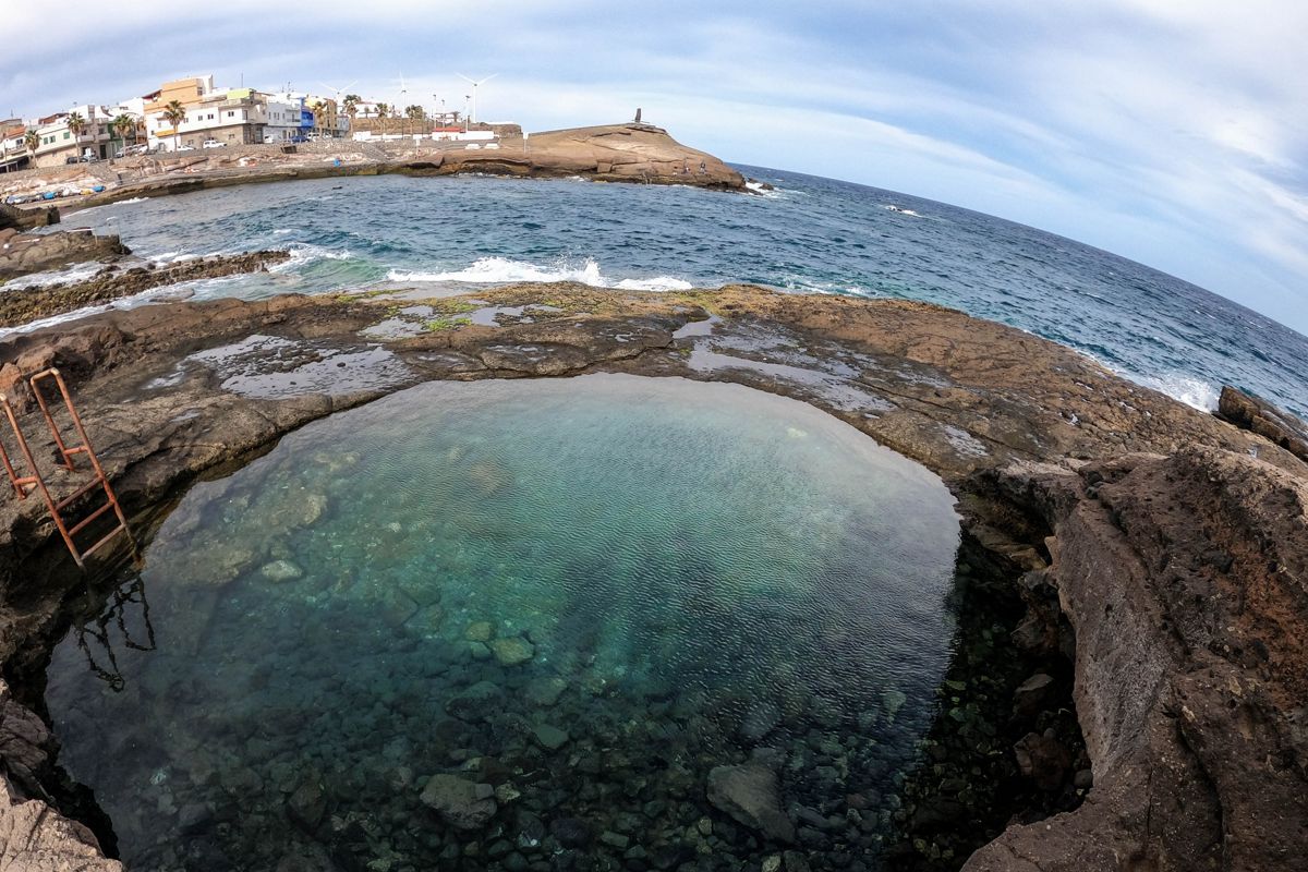 Piscine naturelle avec vue sur l’océan à Tajao, Tenerife.