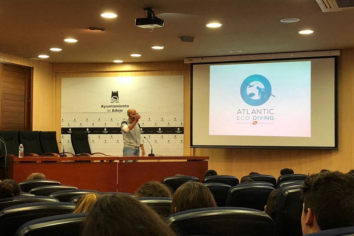 Présentation de la plongée écologique atlantique à l’hôtel de ville d’Adeje.