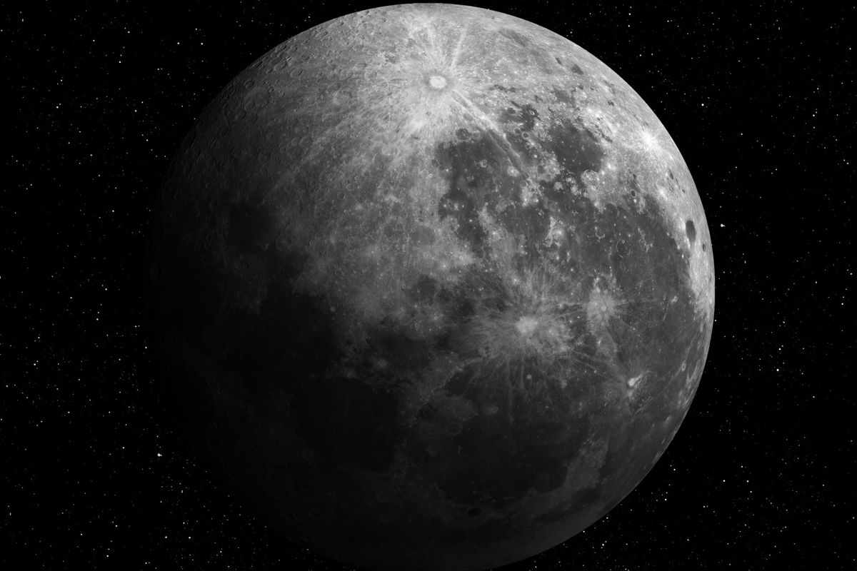 Croissant de lune sur un fond étoilé de Tenerife.