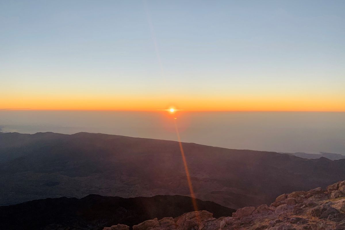Lever de soleil sur le parc national de la Teide, Tenerife.