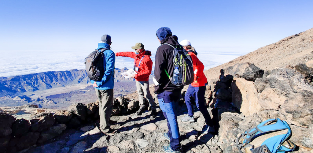 Excursion de groupe au sommet du mont Teide, à Tenerife, avec une vue panoramique.