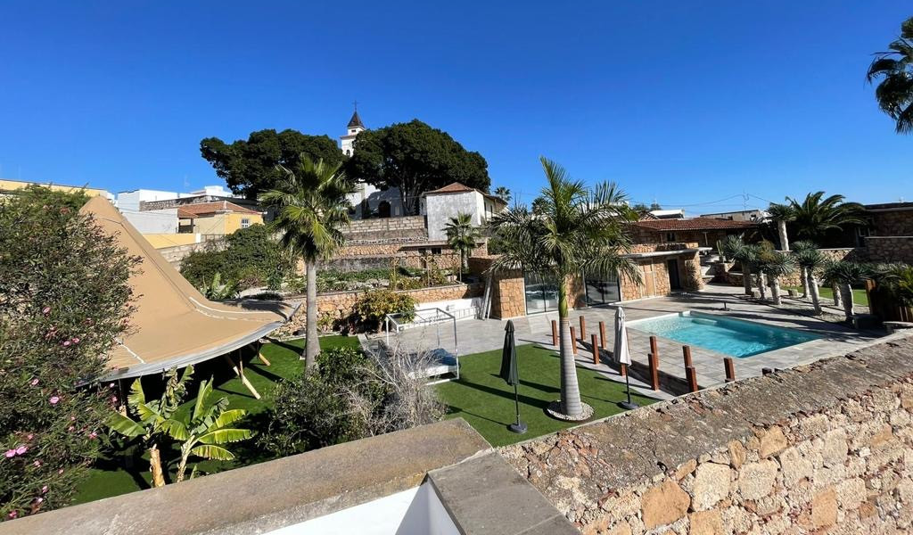 Espace extérieur avec piscine et jardins à San Miguel de Abona, Tenerife.