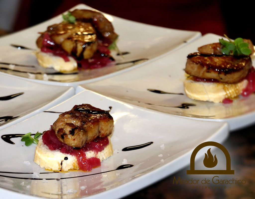 Petites assiettes avec du foie gras et de l’oignon caramélisé chez Mirador de Garachico.