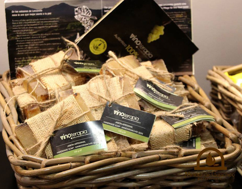 Paniers avec des savons de vinothérapie artisanale à Garachico, Tenerife.