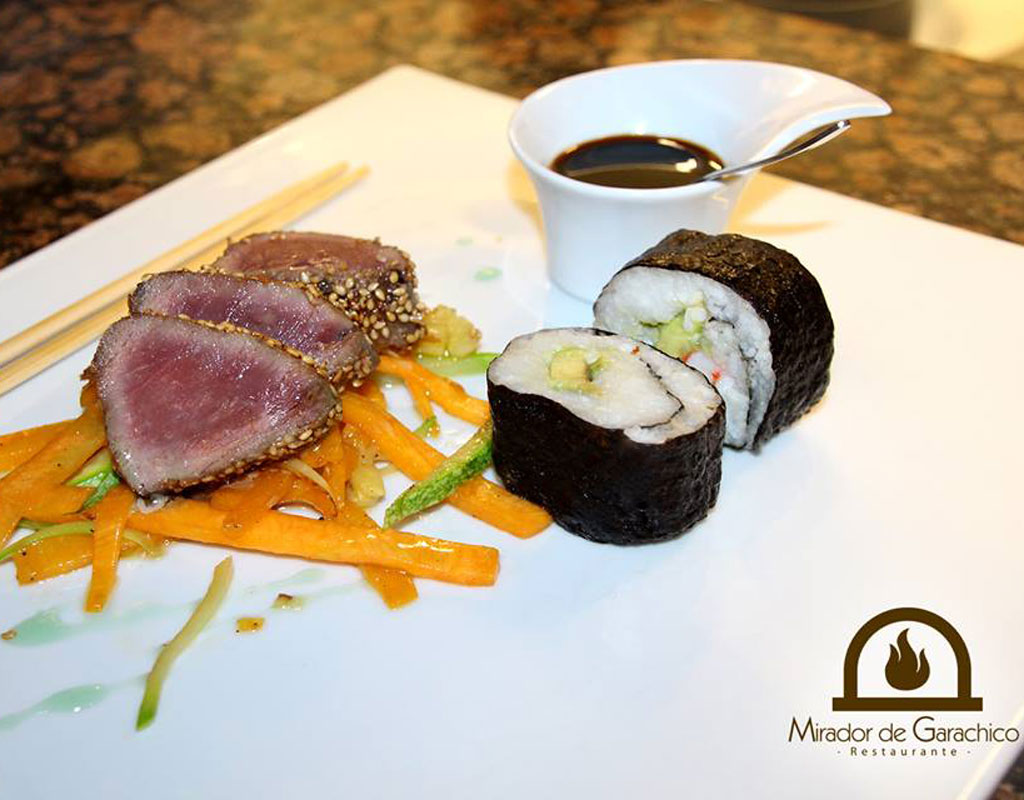 Sushi et thon avec sauce au Restaurante Mirador de Garachico, Tenerife.