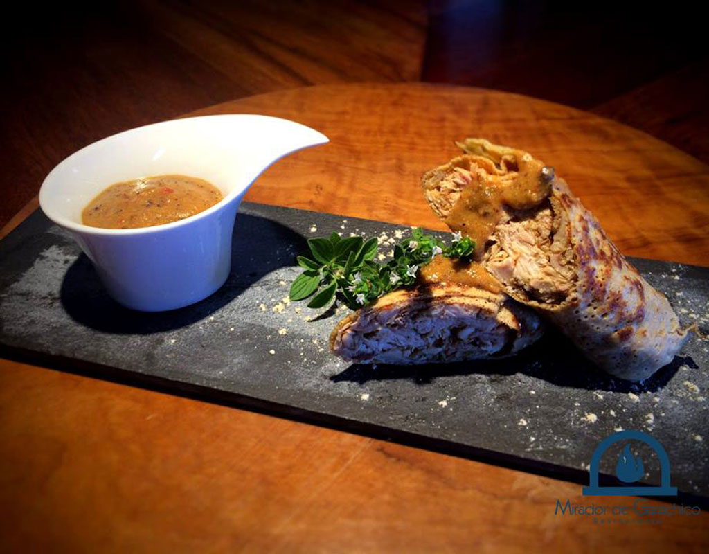 Plat de viande avec sauce et herbes au Mirador de Garachico, Tenerife.