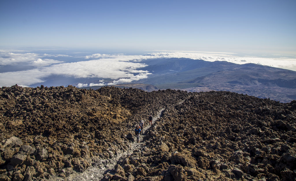 Sentier de montagne dans le parc national du Teide, Tenerife.