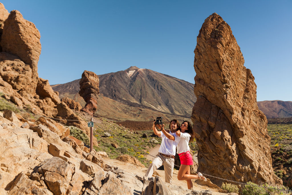 01-roques-garcia-parque-nacional-teide-pareja.jpg