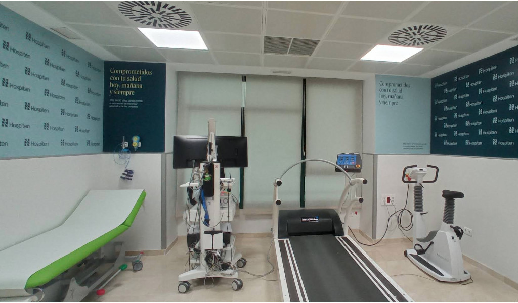 Équipements médicaux dans les services hospitaliers à Tenerife ; texte : Engagé pour votre santé aujourd’hui, demain et toujours.