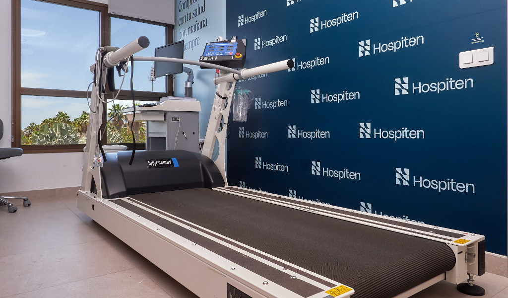 Tapis roulant dans une chambre du centre Hospiten à Tenerife.