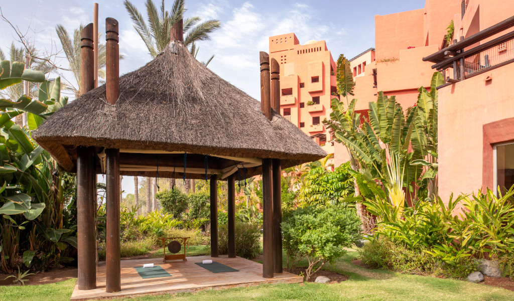 Pavillon extérieur entouré de verdure à Tenerife.