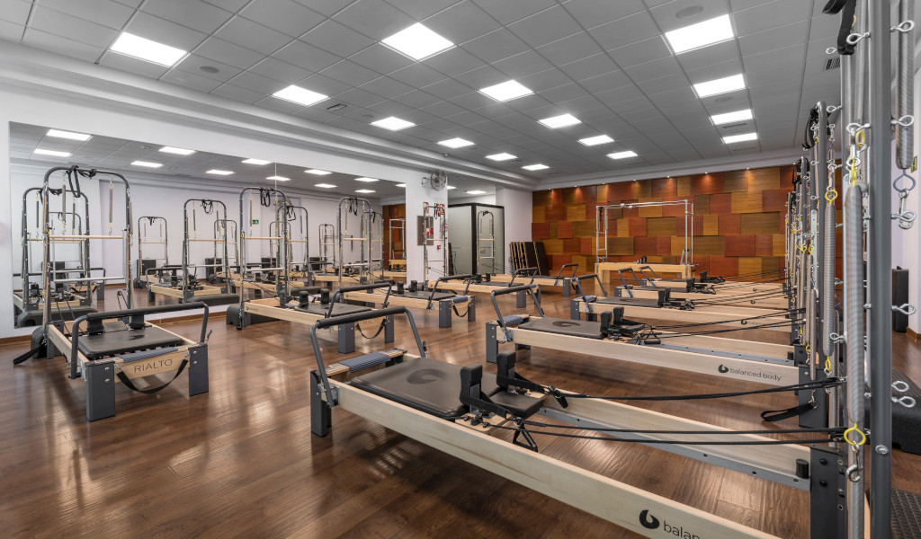 Salle de Pilates avec machines d’exercice à Santa Cruz de Tenerife.