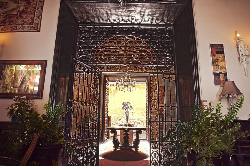 Entrée ornée avec plante décorative à Tenerife.