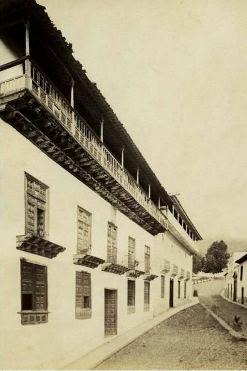 Rue aux vieilles maisons à La Orotava, Tenerife.
