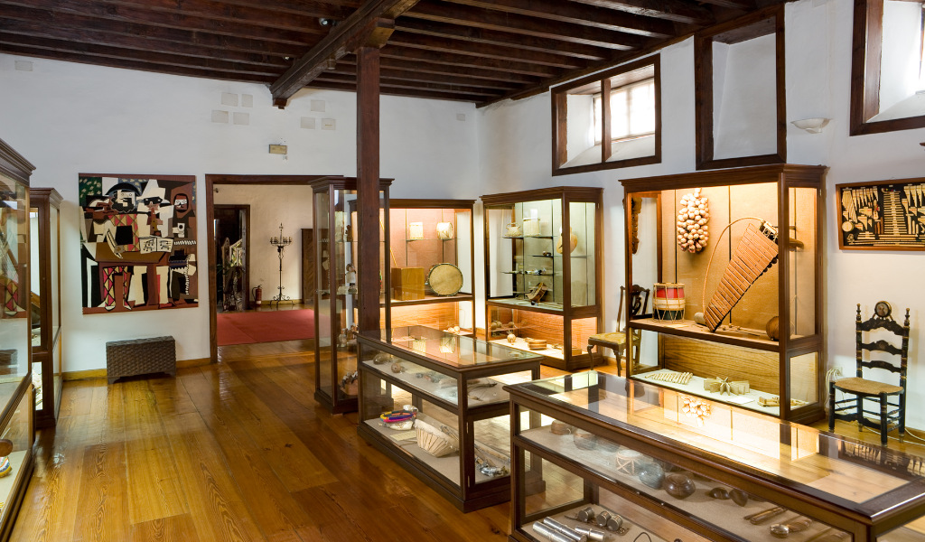 Exposition d’instruments de musique anciens au musée de Tenerife.