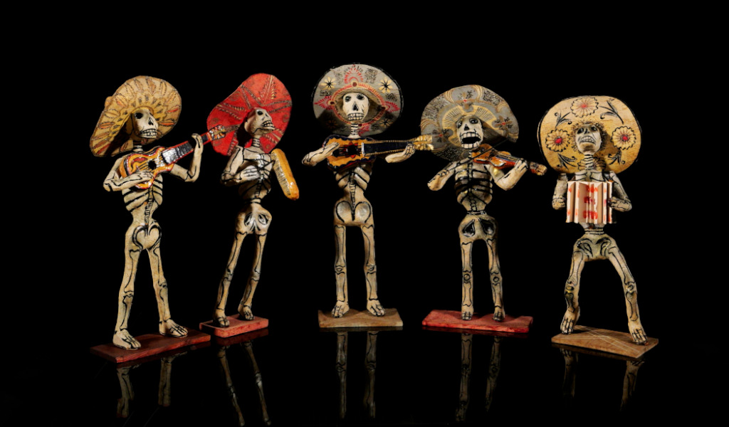 Mariachi de squelettes avec instruments et chapeaux.