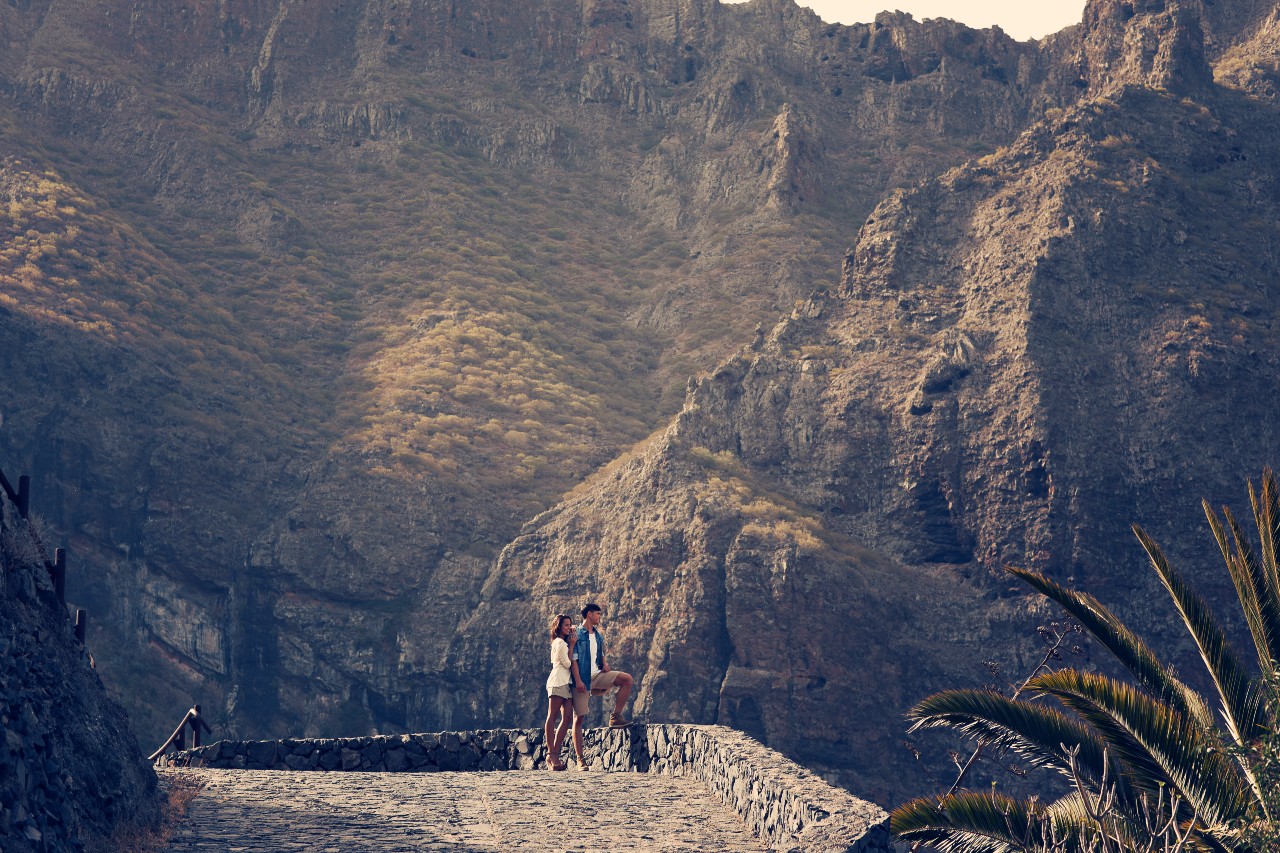 Quelques personnes au point de vue des Géants à Tenerife.