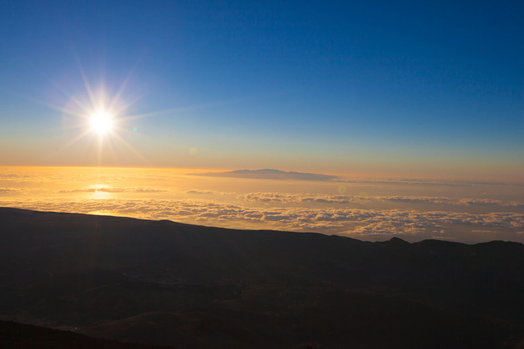 Coucher de soleil sur les nuages à Tenerife depuis le mont Teide.