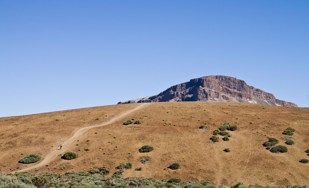 Sentier vers les montagnes du parc national de la Teide, Tenerife.