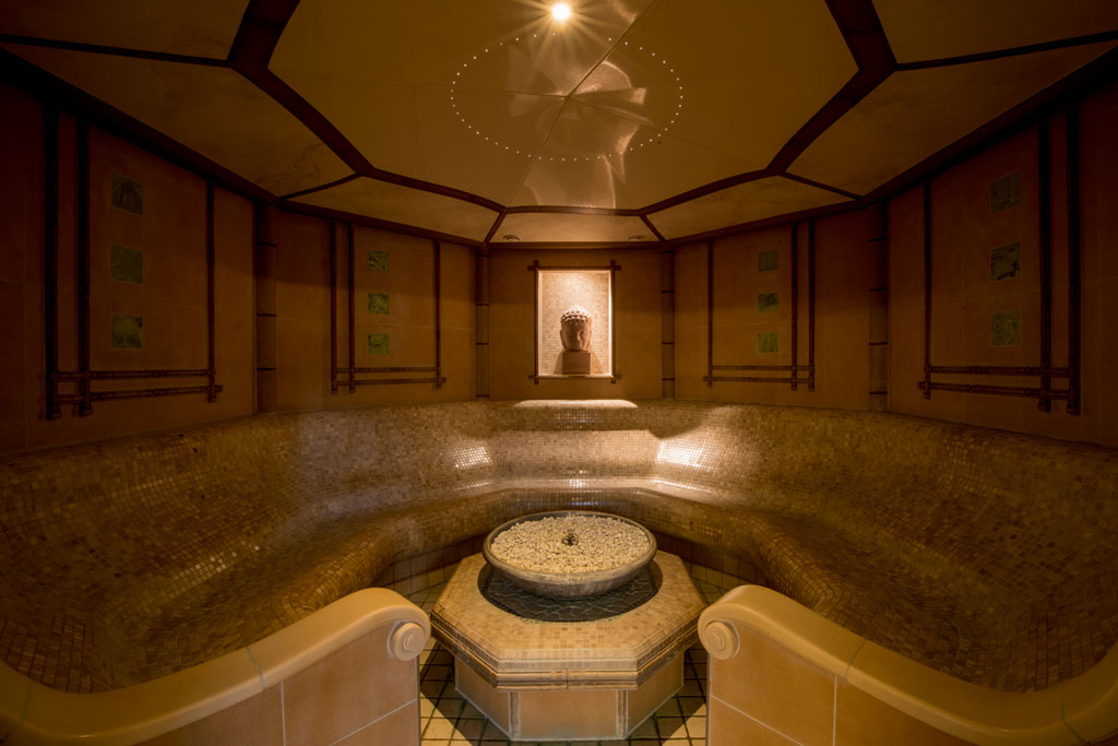 Salle spa avec fontaine centrale et mosaïques, à Tenerife.